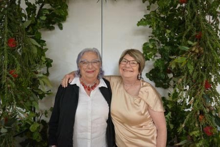 Vickie Hanks and Julie Hall from the Strathalbyn Visitor Information Centre