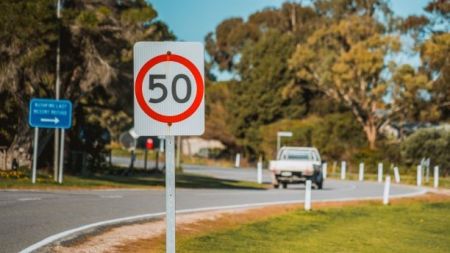 Clayton Bay 50km/h sign