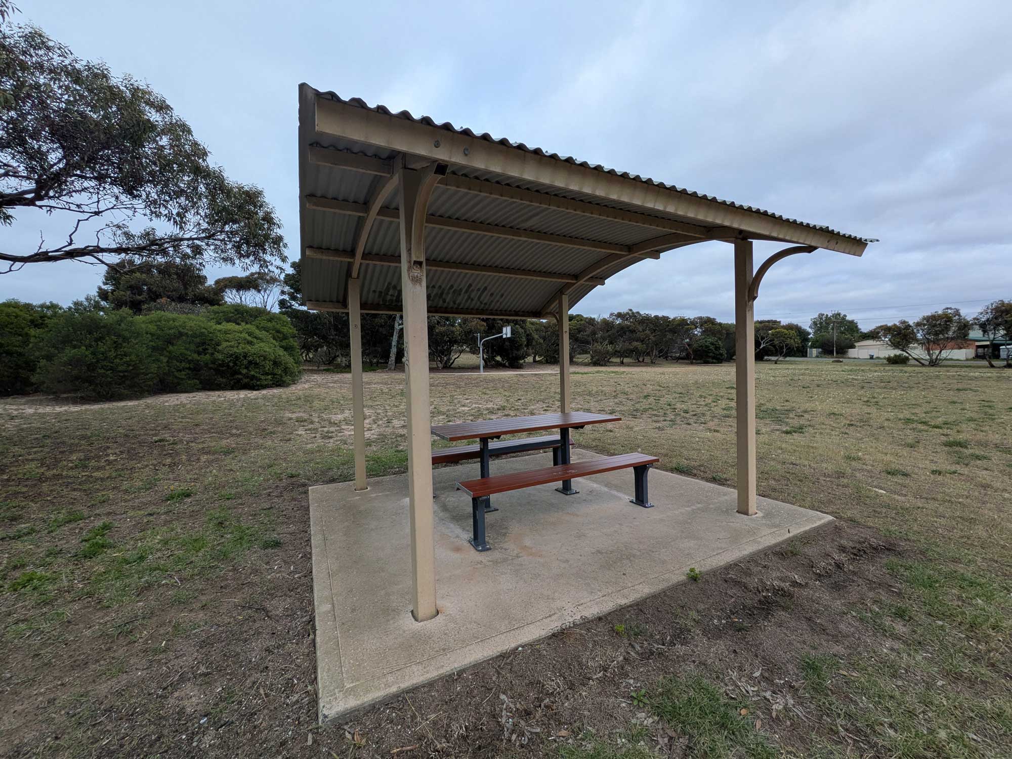 Bradford Road Reserve shelter with picnic seating